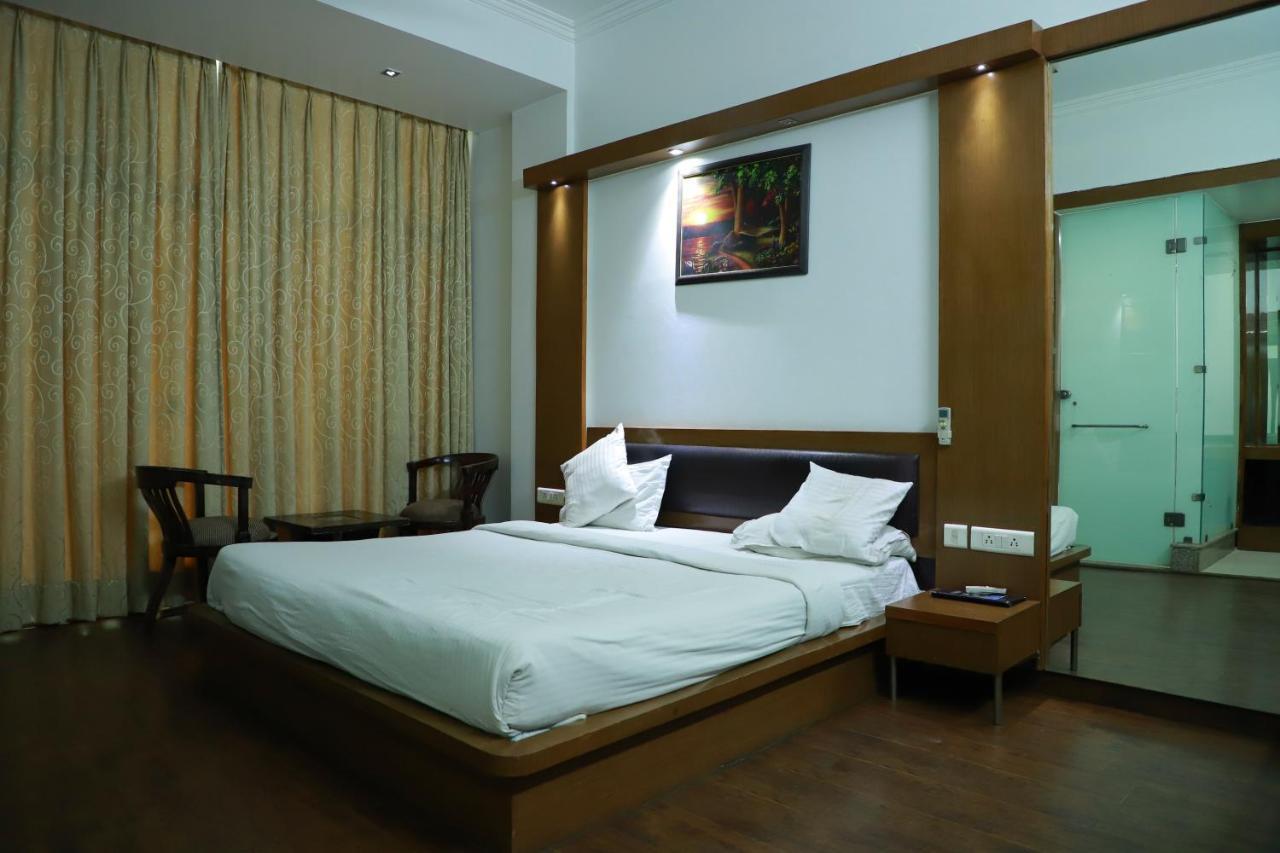 Hotel Parth Inn Ghaziabad Dış mekan fotoğraf