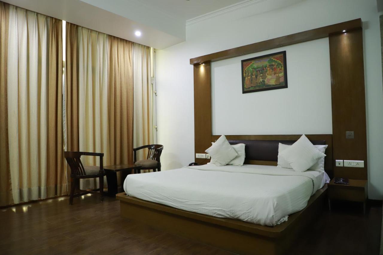 Hotel Parth Inn Ghaziabad Dış mekan fotoğraf