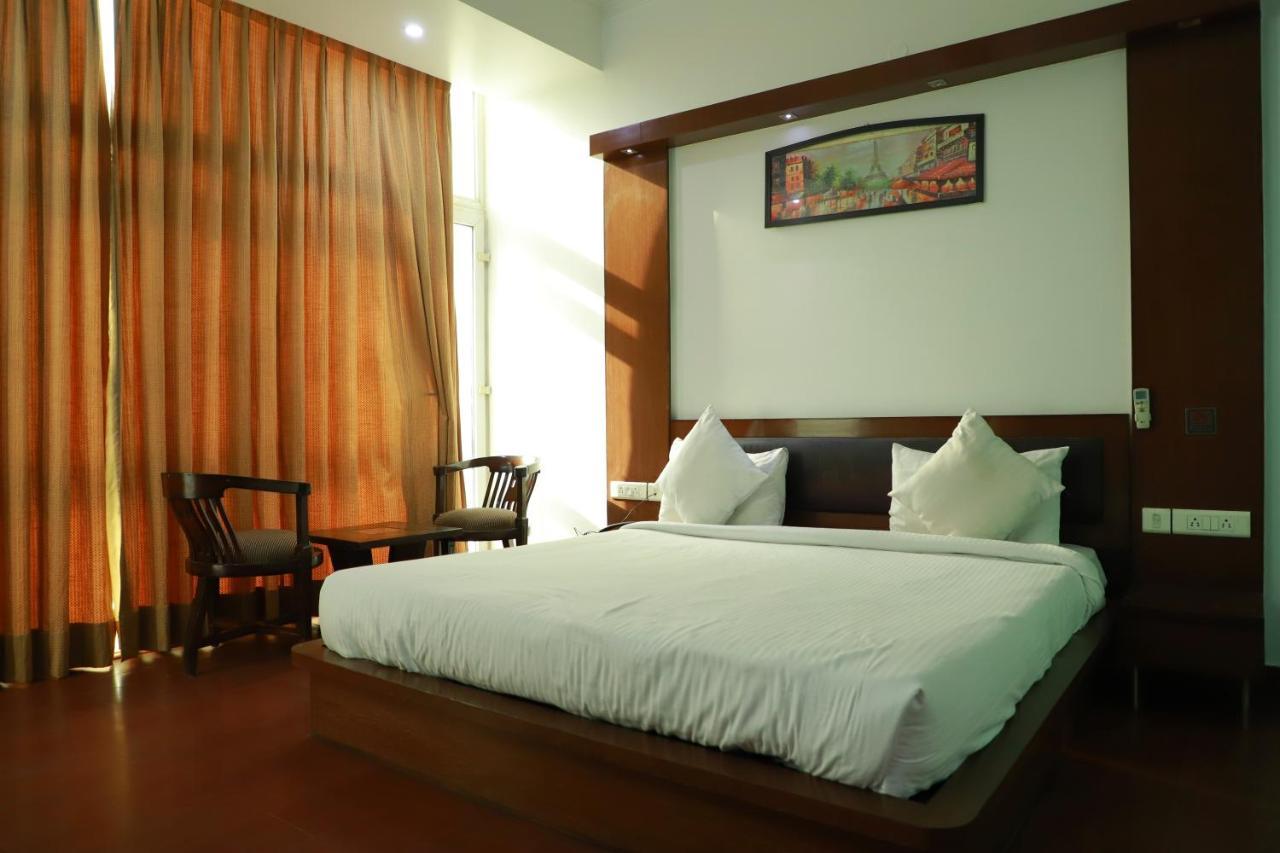 Hotel Parth Inn Ghaziabad Dış mekan fotoğraf