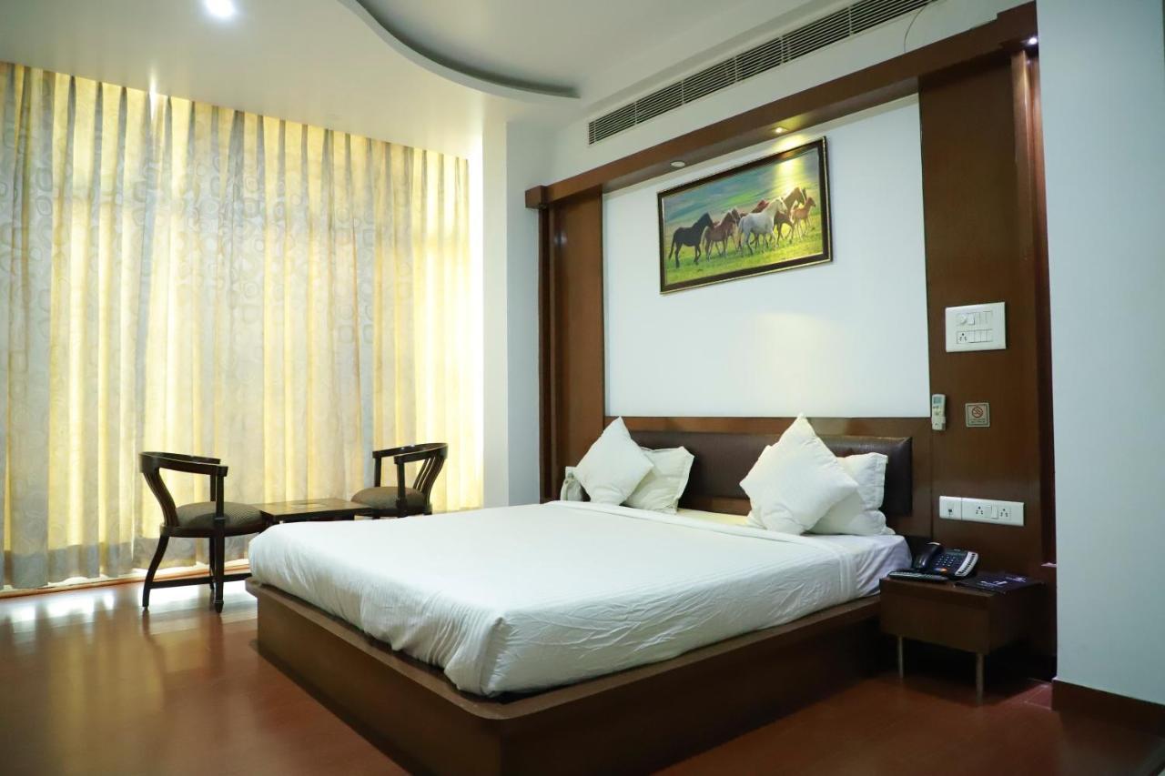 Hotel Parth Inn Ghaziabad Dış mekan fotoğraf