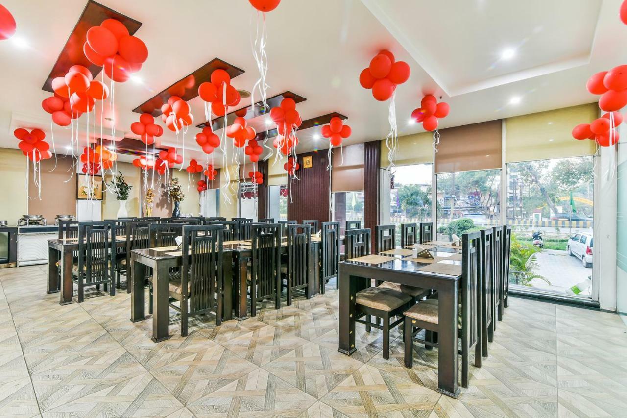 Hotel Parth Inn Ghaziabad Dış mekan fotoğraf